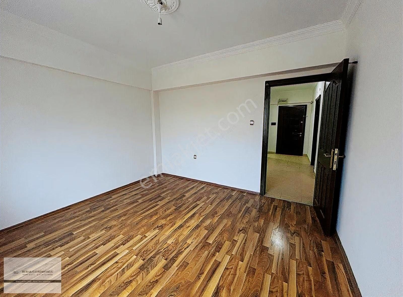 Okullara Toplu Ulasima Yakın 4+1 Çift Banyo Ara Kat Fırsat . - Görsel 10