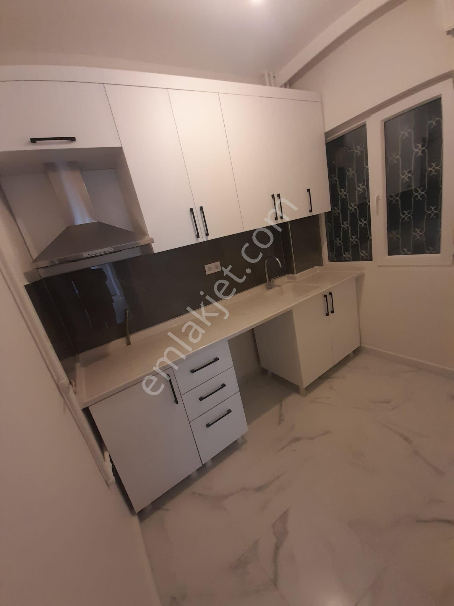 Ankara Valiliği Yanı Sıhhıyede Merkezi Lokasyonda Kiralık Full Yapılı Daire