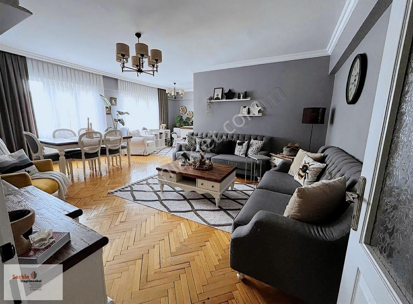 Maltepe Zümrütevlerde Arsapayı 72 M2 Zümrüt Sitesinde 3+1 Güney