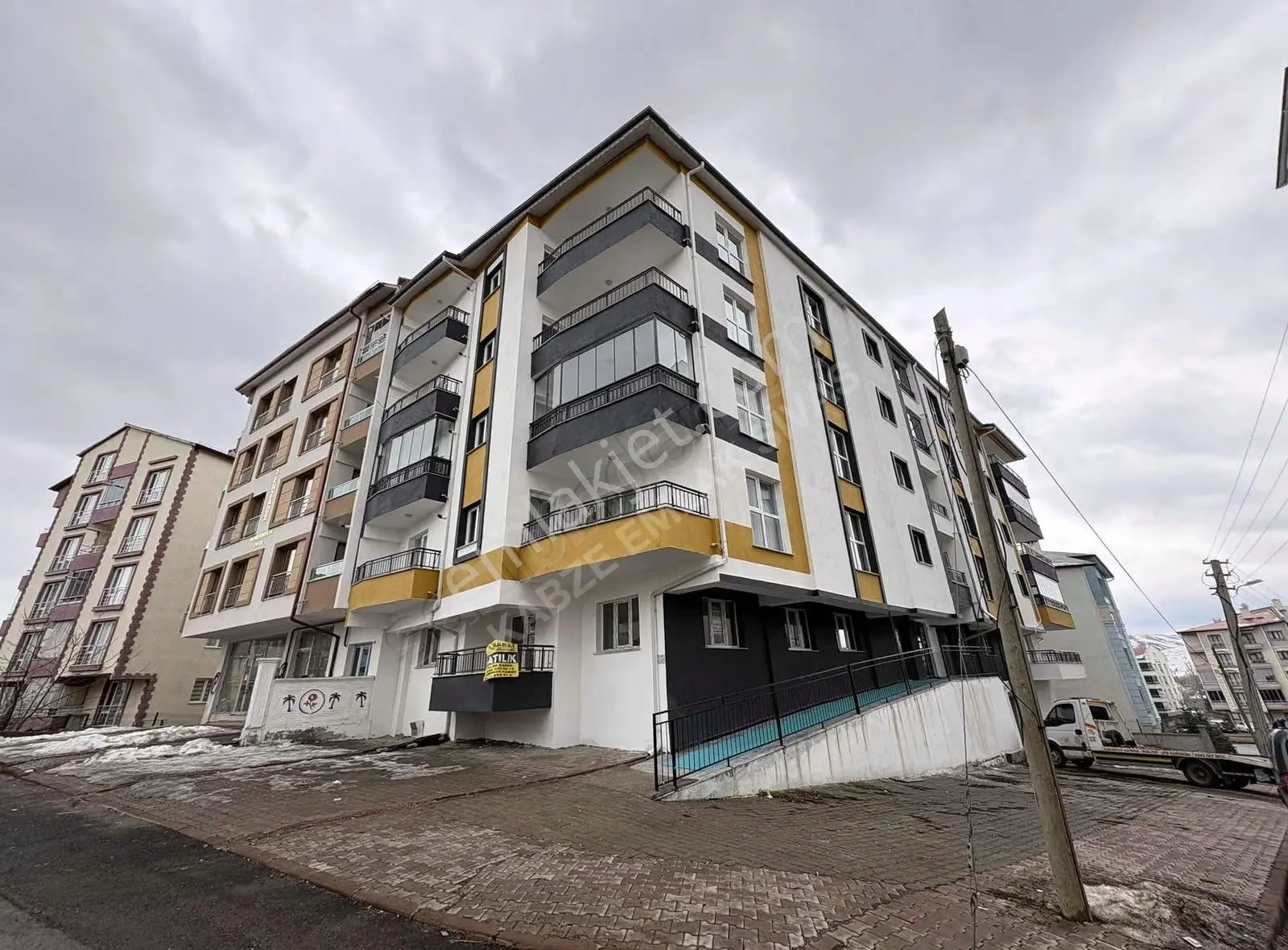 Kabze Emlaktan Huzur Mh'de Full Yapılı Satılık Daire..!!