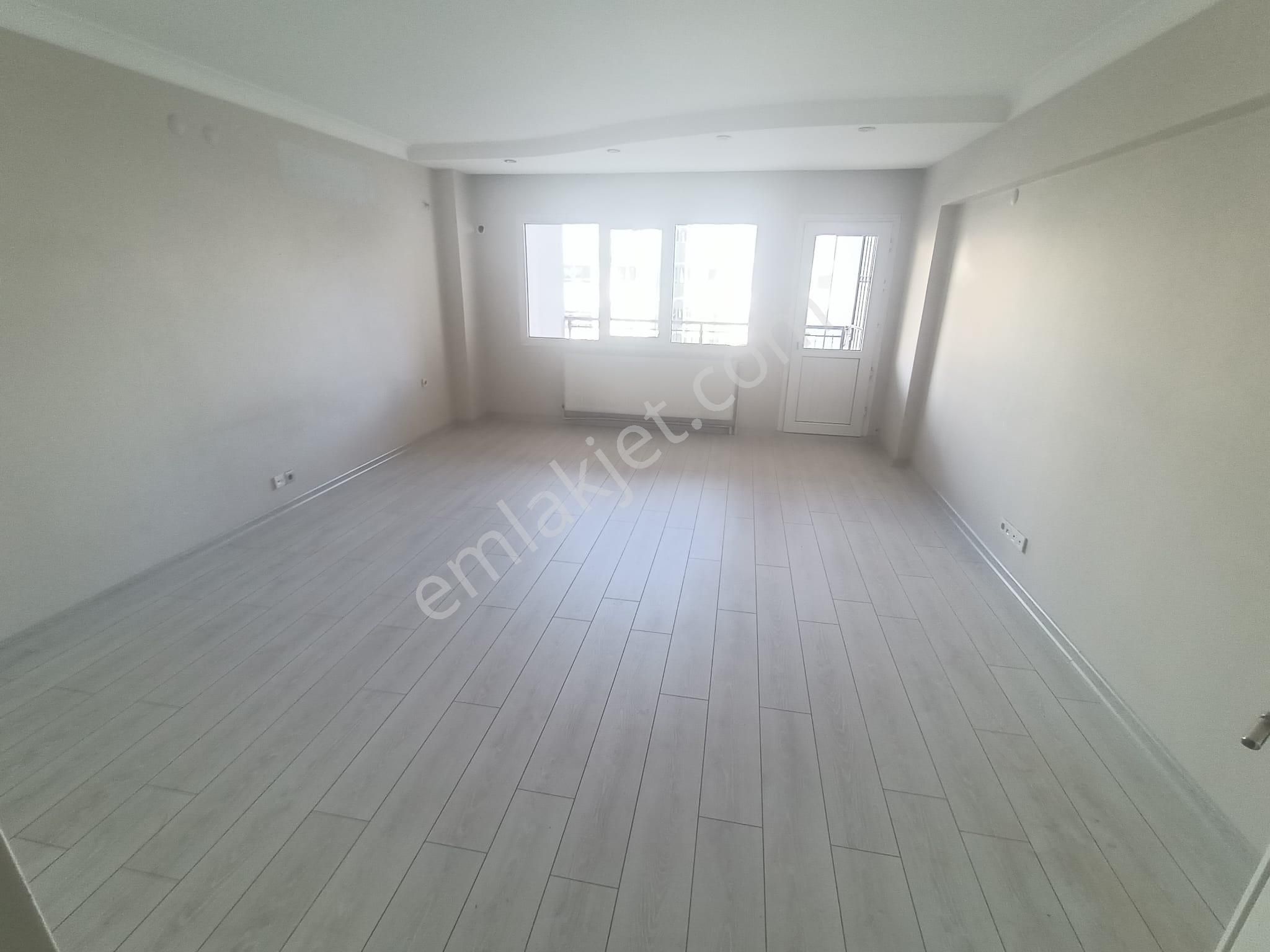 Merkezi Konumda Yeni Girne Yakını 3+1 Doğalgazlı Lüks Daire - Görsel 2