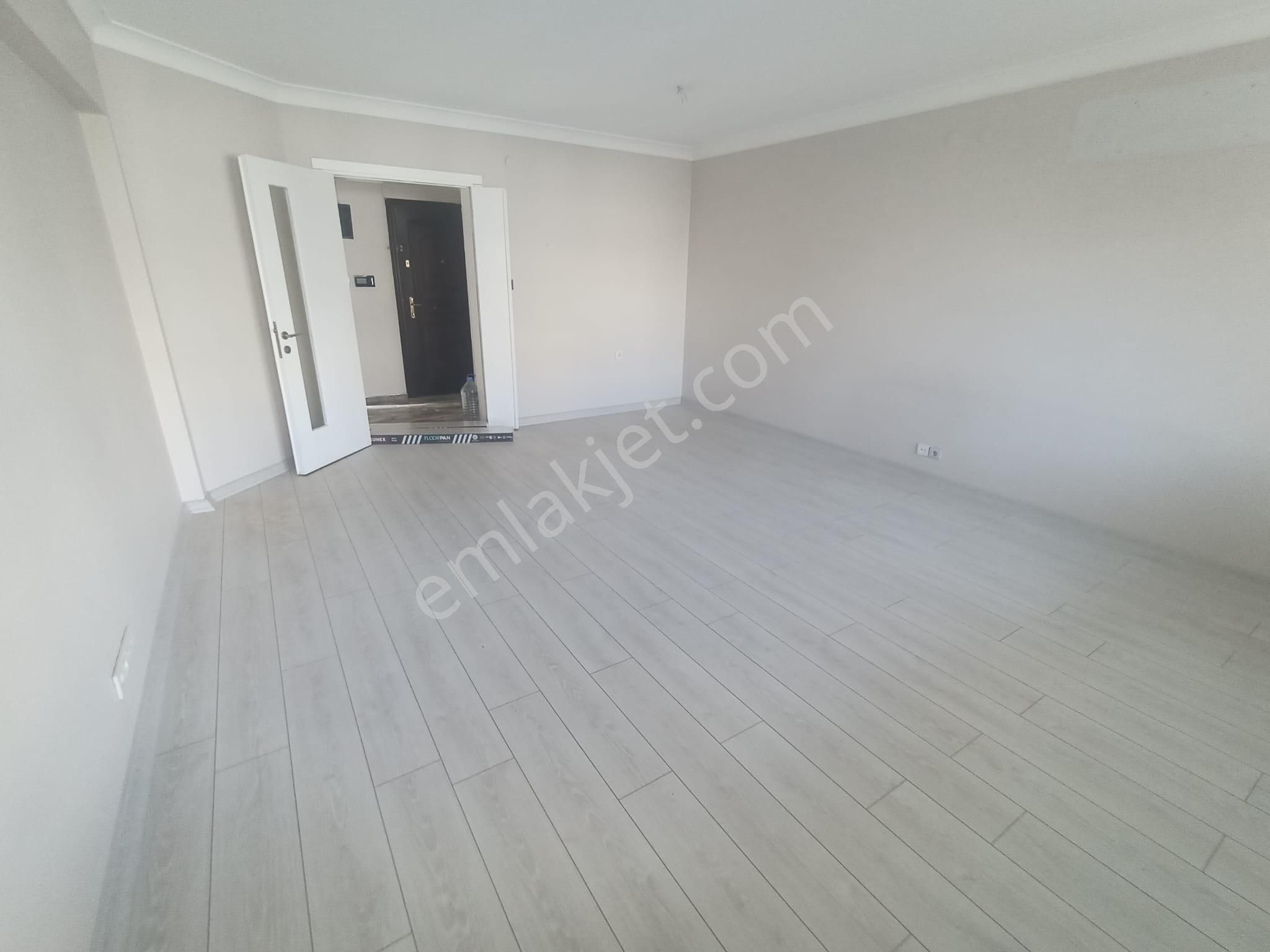 Merkezi Konumda Yeni Girne Yakını 3+1 Doğalgazlı Lüks Daire - Görsel 11