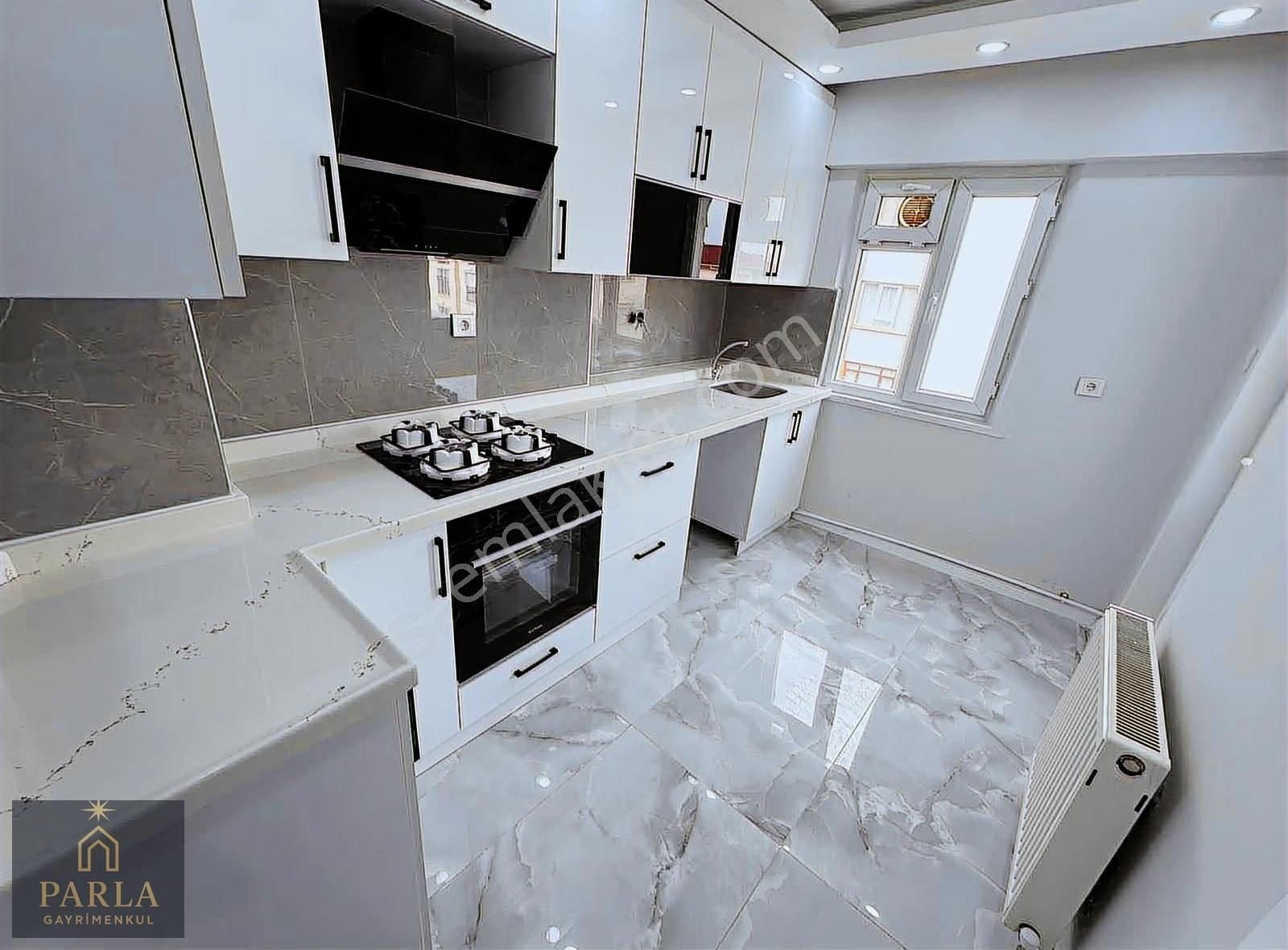 Parla Emlak'tan Pınarbaşı Mah. 3+1/3. Kat Full Yapılı