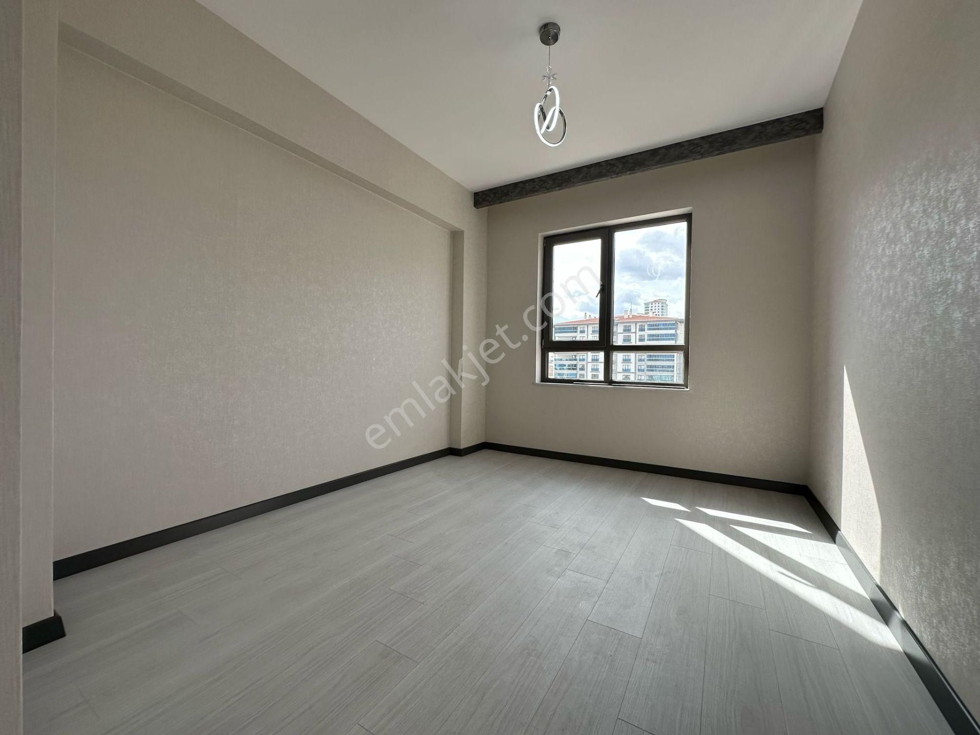 Pursaklar Mehmet Zengin Emlak'tan Kapalı Otoparklı Çift Banyolu 11.kat 4+1 Ultra Lüks Sitede - Görsel 16