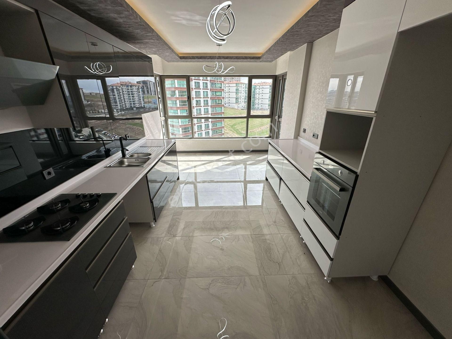 Pursaklar Mehmet Zengin Emlak'tan Kapalı Otoparklı Çift Banyolu 11.kat 4+1 Ultra Lüks Sitede - Görsel 7