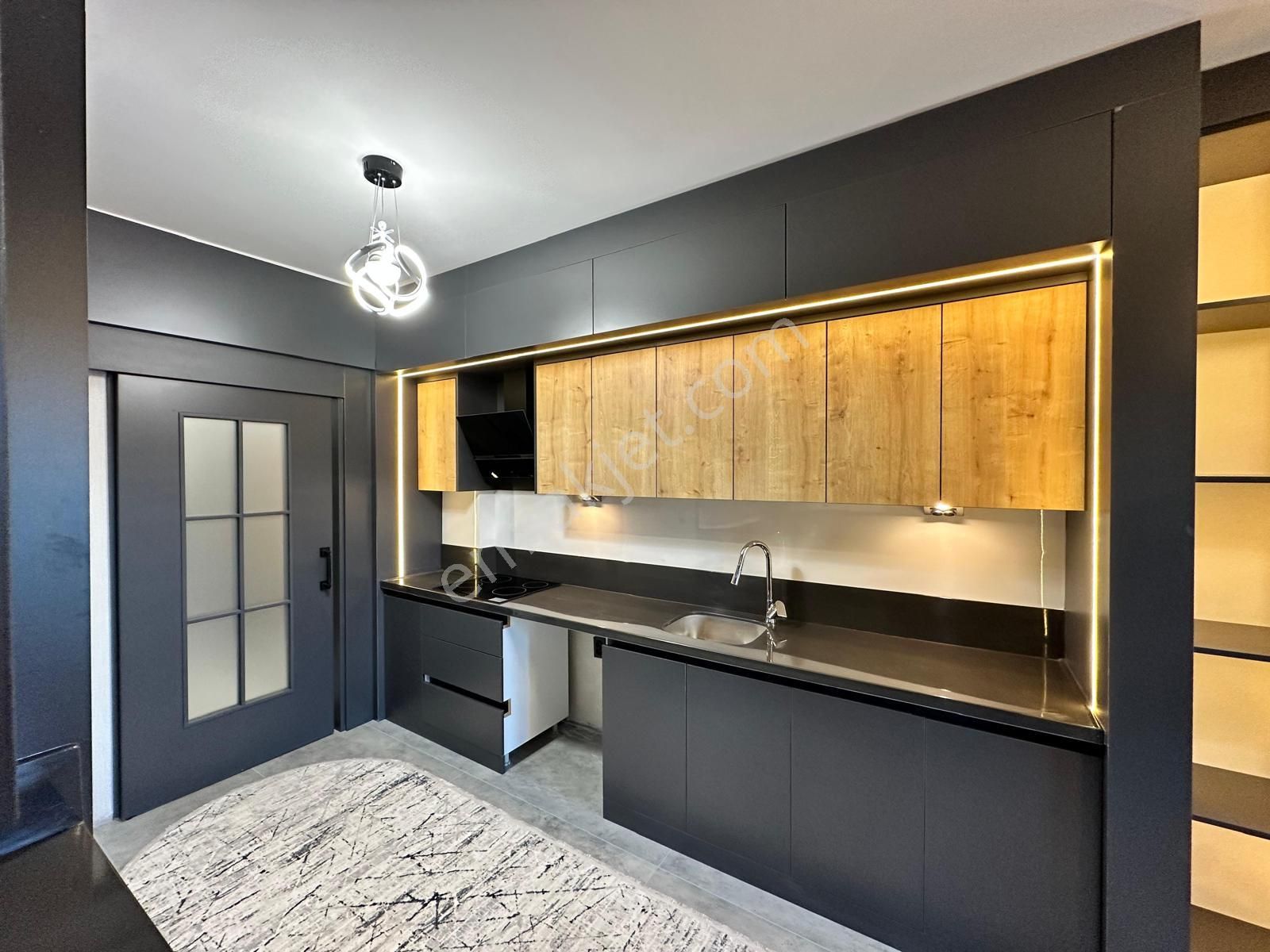 Pursaklar Mehmet Zengin Emlak'tan Kapalı Otoparklı Çift Banyolu 5.kat 4+1 Ultra Lüks Sitede - Görsel 2