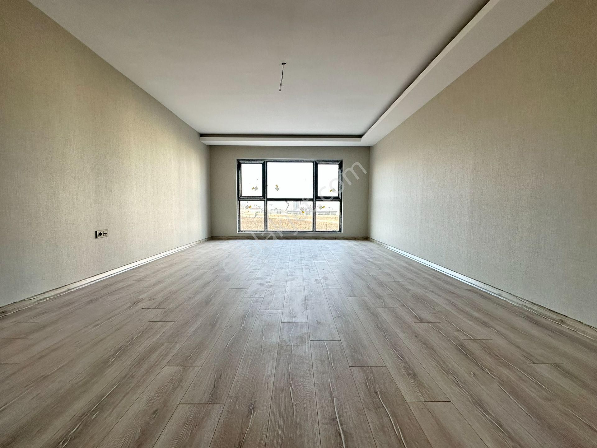 Pursaklar Mehmet Zengin Emlak'tan Otoparklı Çift Banyolu 3.kat 4+1 Lüks Sitede Daire - Görsel 9
