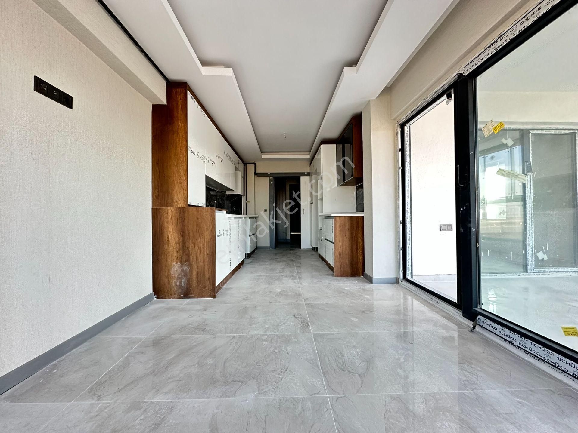 Pursaklar Mehmet Zengin Emlak'tan Otoparklı Çift Banyolu 3.kat 4+1 Lüks Sitede Daire - Görsel 8