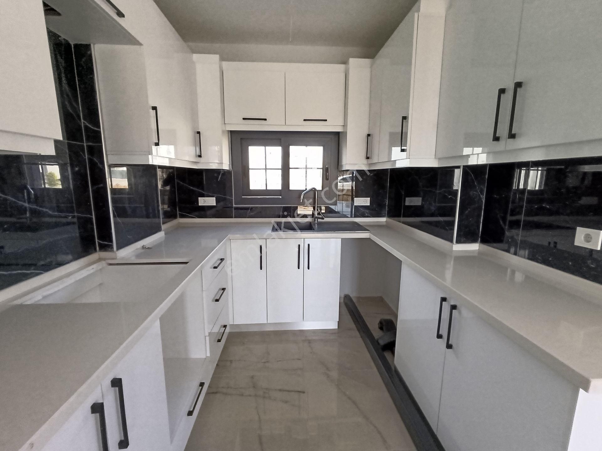 Seferihisar Akarca Elmastaş’ta Kat Mülkiyetli, Tam Müstakil, Geniş Bahçeli Sıfır 3+1 Villa - Görsel 15