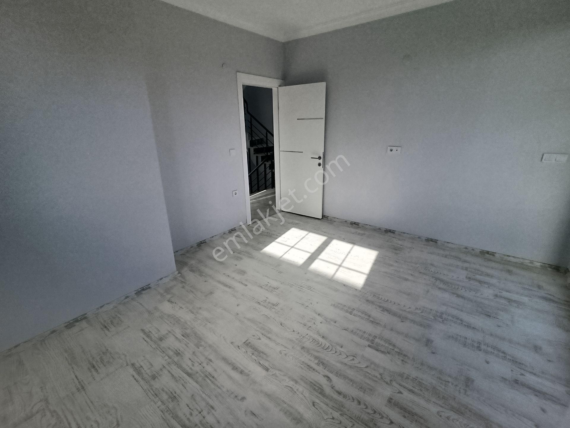 Seferihisar Akarca Elmastaş’ta Kat Mülkiyetli, Tam Müstakil, Geniş Bahçeli Sıfır 3+1 Villa - Görsel 8