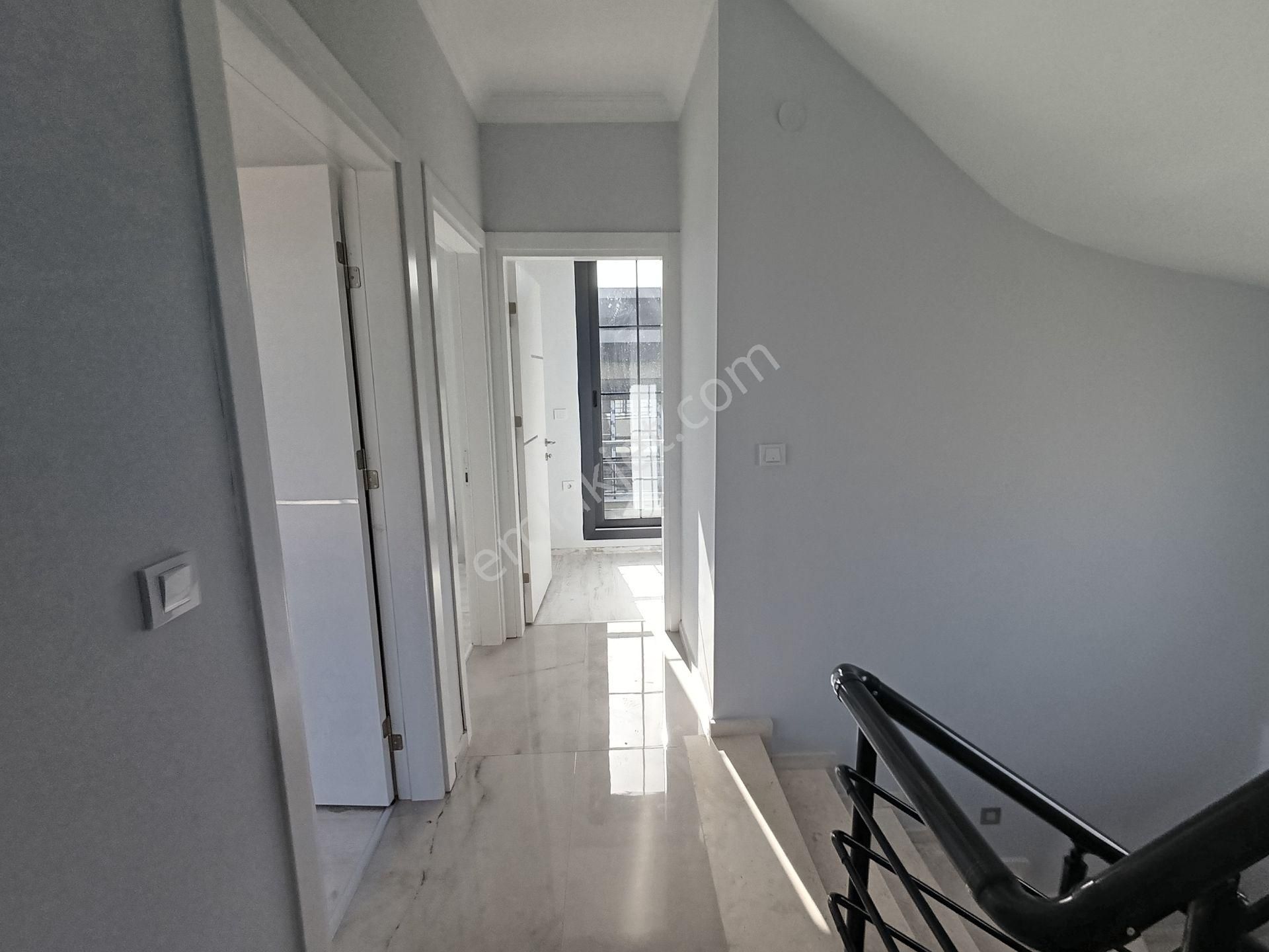 Seferihisar Akarca Elmastaş’ta Kat Mülkiyetli, Tam Müstakil, Geniş Bahçeli Sıfır 3+1 Villa - Görsel 19