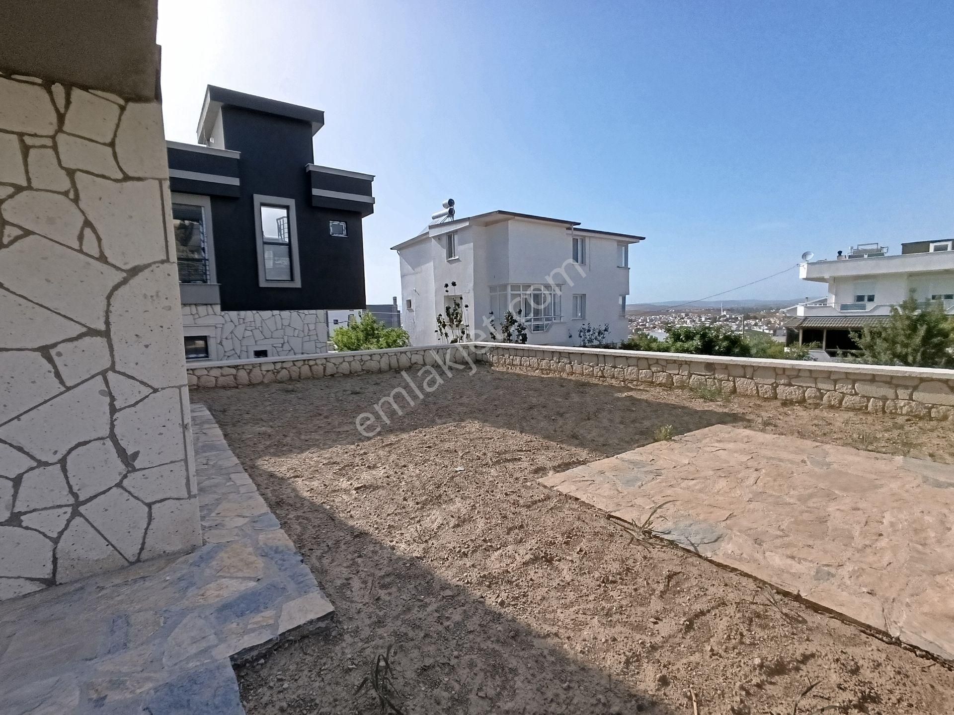 Seferihisar Akarca Elmastaş’ta Kat Mülkiyetli, Tam Müstakil, Geniş Bahçeli Sıfır 3+1 Villa - Görsel 4