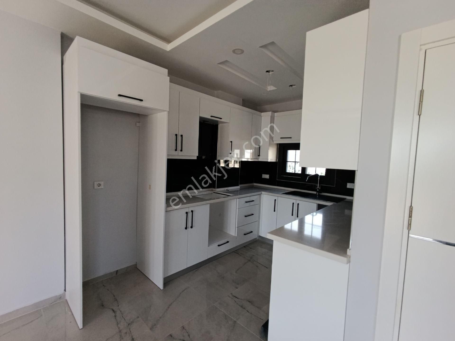 Seferihisar Akarca Elmastaş’ta Kat Mülkiyetli, Tam Müstakil, Geniş Bahçeli Sıfır 3+1 Villa - Görsel 14