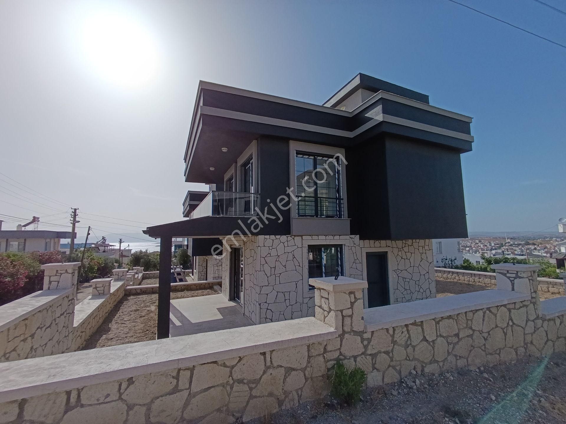 Seferihisar Akarca Elmastaş’ta Kat Mülkiyetli, Tam Müstakil, Geniş Bahçeli Sıfır 3+1 Villa