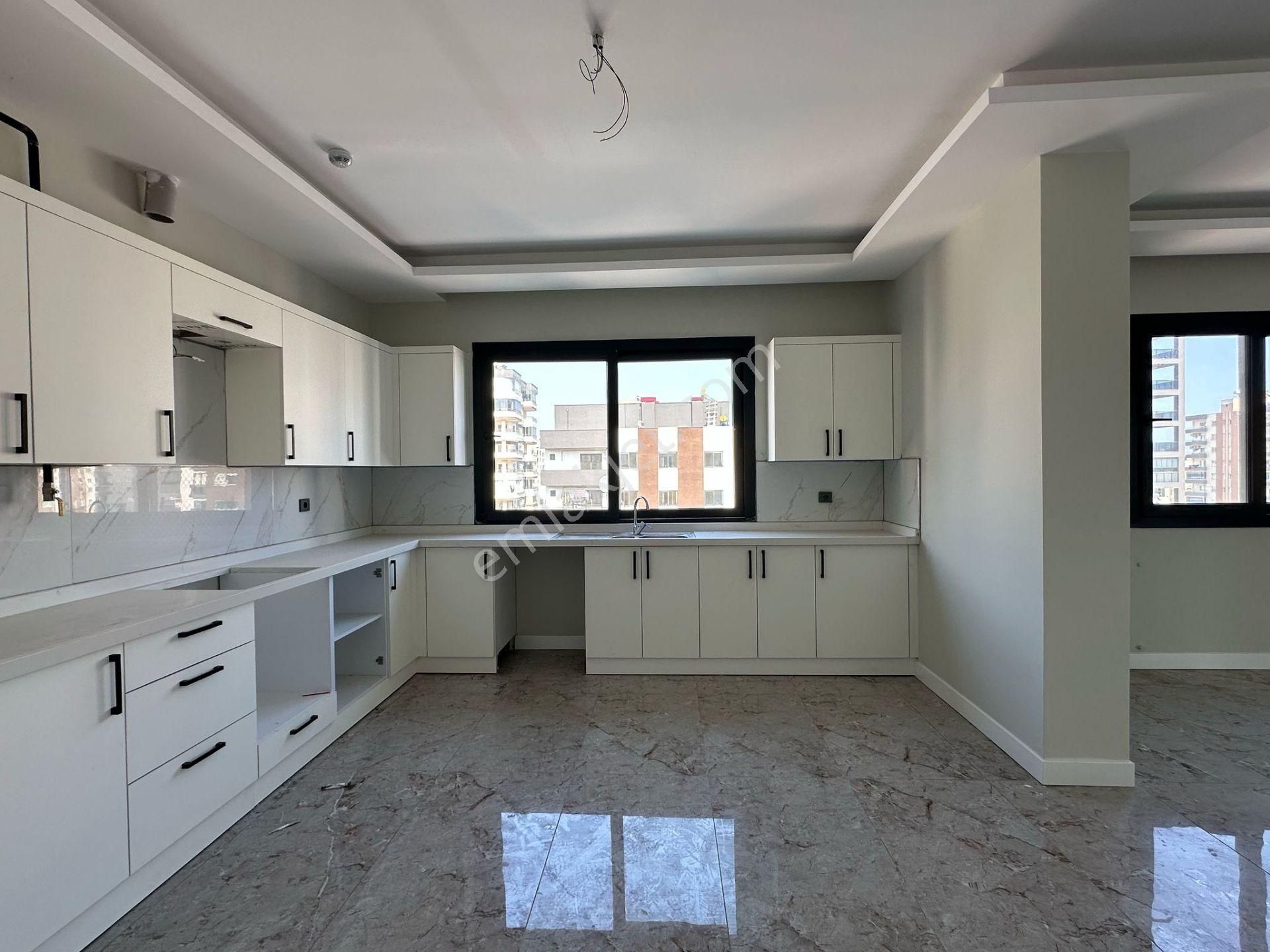 Erdemli Merkezde Satılık 4+1 Sıfır Daire (180m²) - Görsel 11