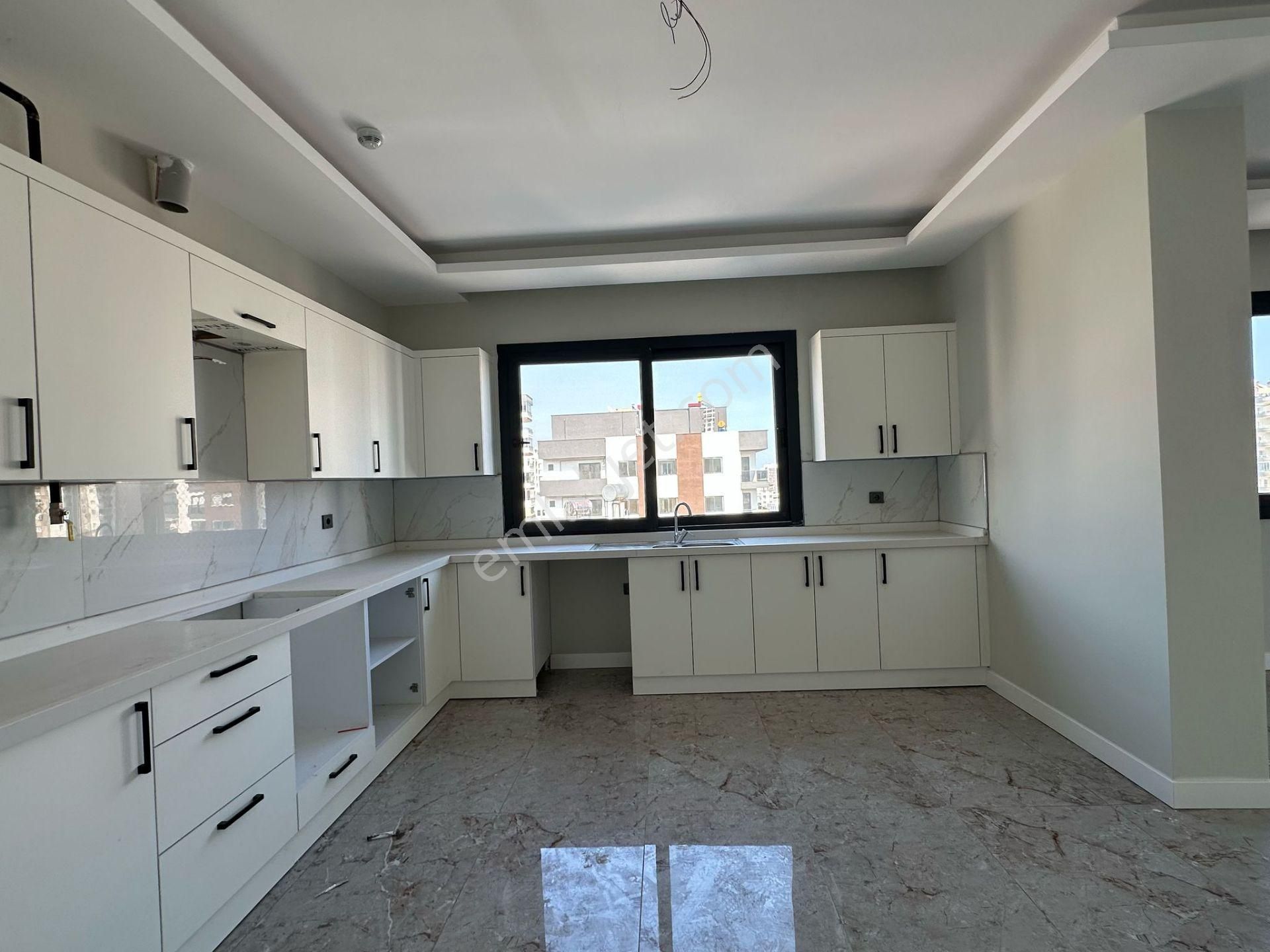 Erdemli Merkezde Satılık 4+1 Sıfır Daire (180m²) - Görsel 14