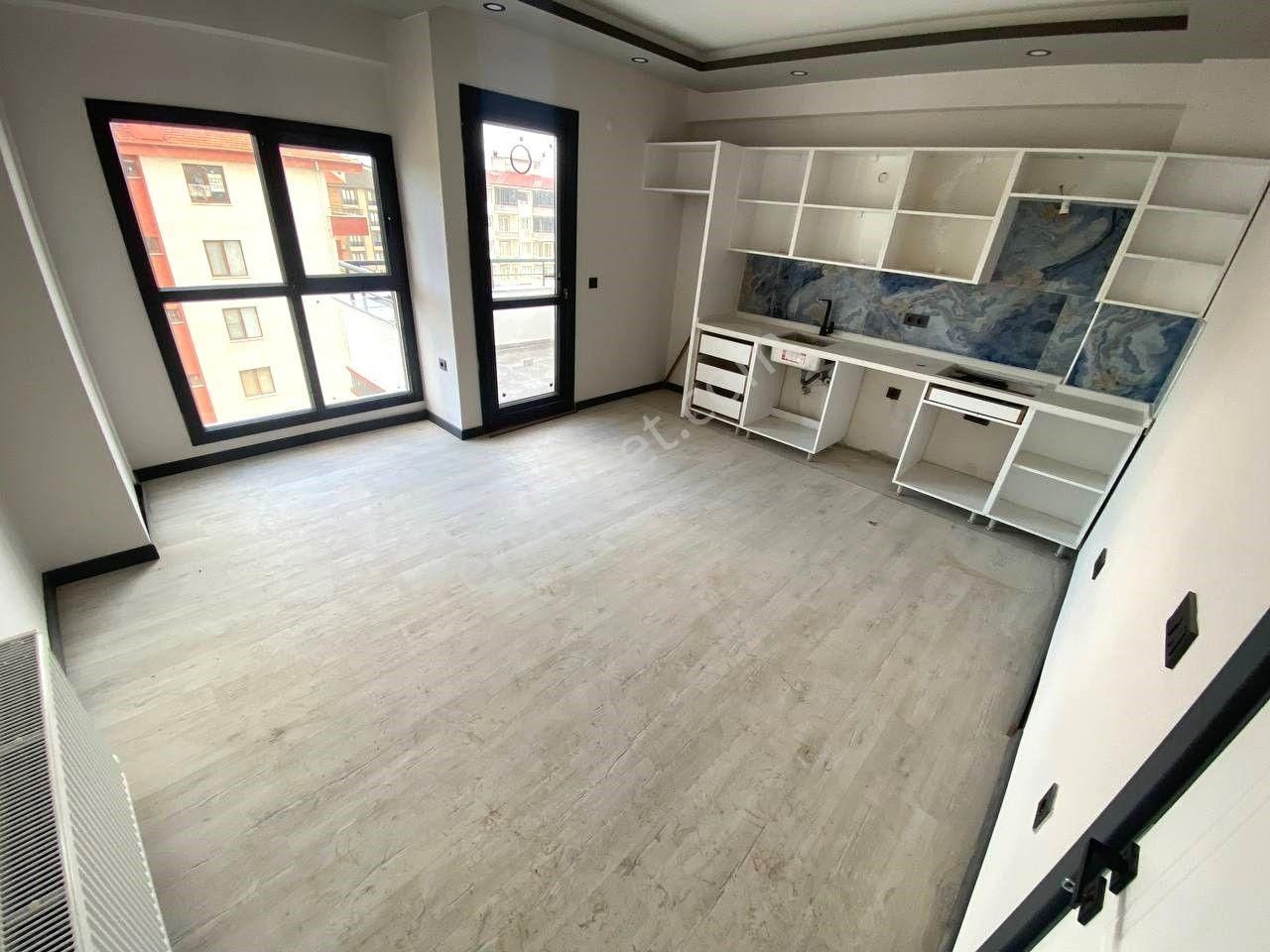 ꧁aktiften Cumhuriyette Şık Tasarımlı Öne Cephe Geniş Balkonlu 1+1 Satılık Daire - Görsel 4