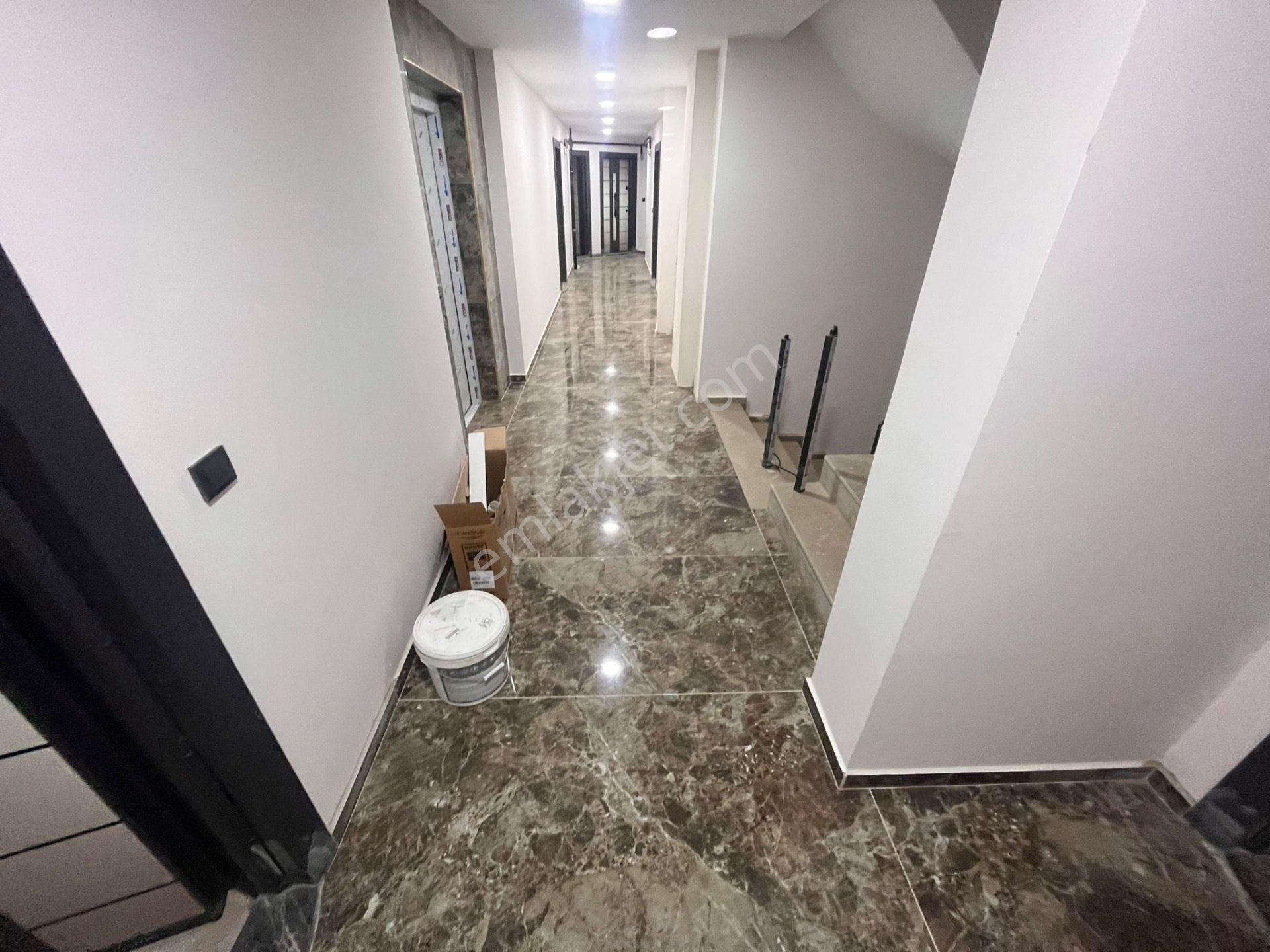 Yükselden Edremitte Kapalı Otoparklı Ara Kat Ultra Lüx 1+1 Satılık Daire - Görsel 17
