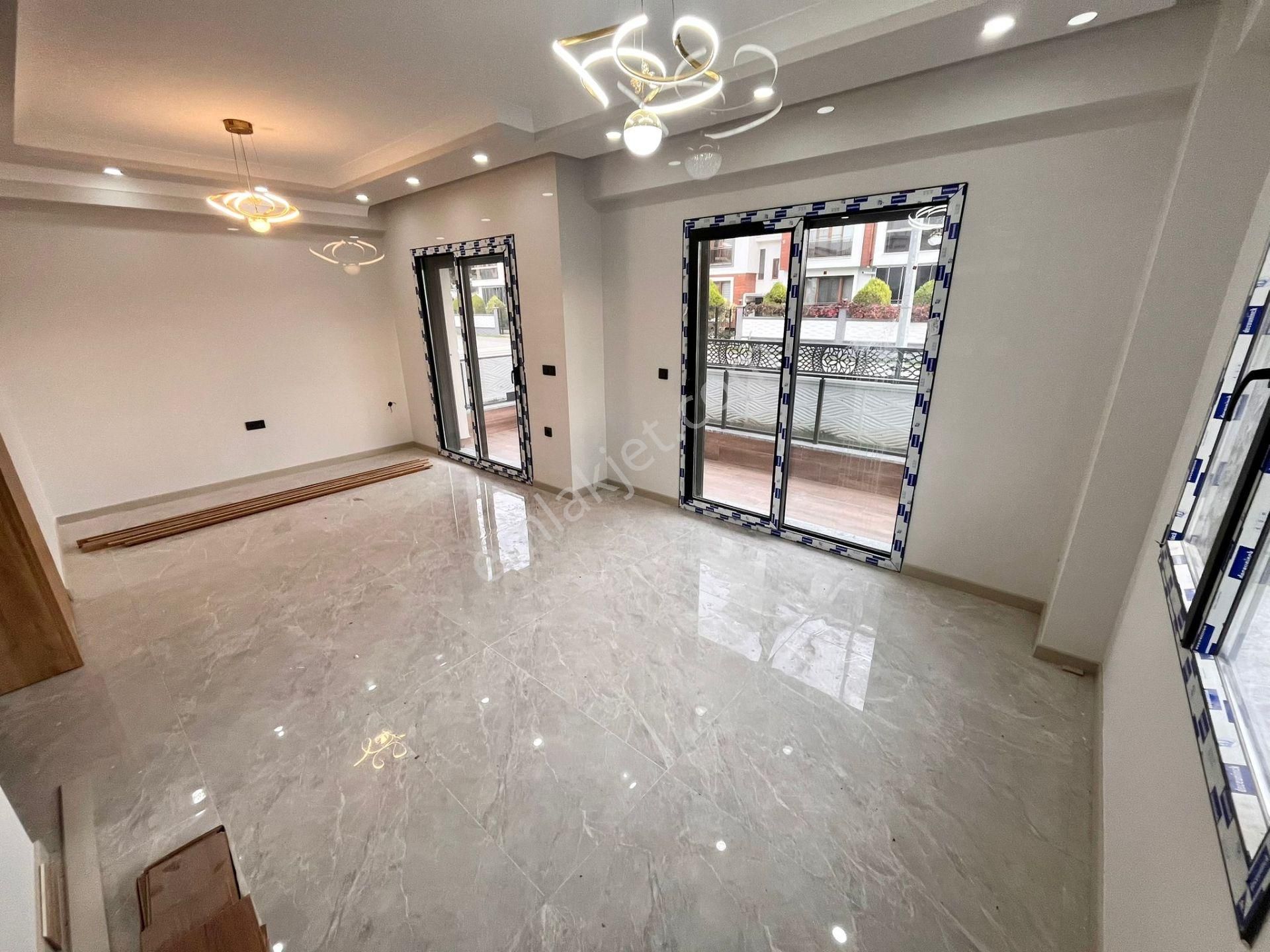 Yükselden Satılık Edremitte 'özel Otoparklı Bahçeli Ultra Lüx' 4+1 Villa - Görsel 18