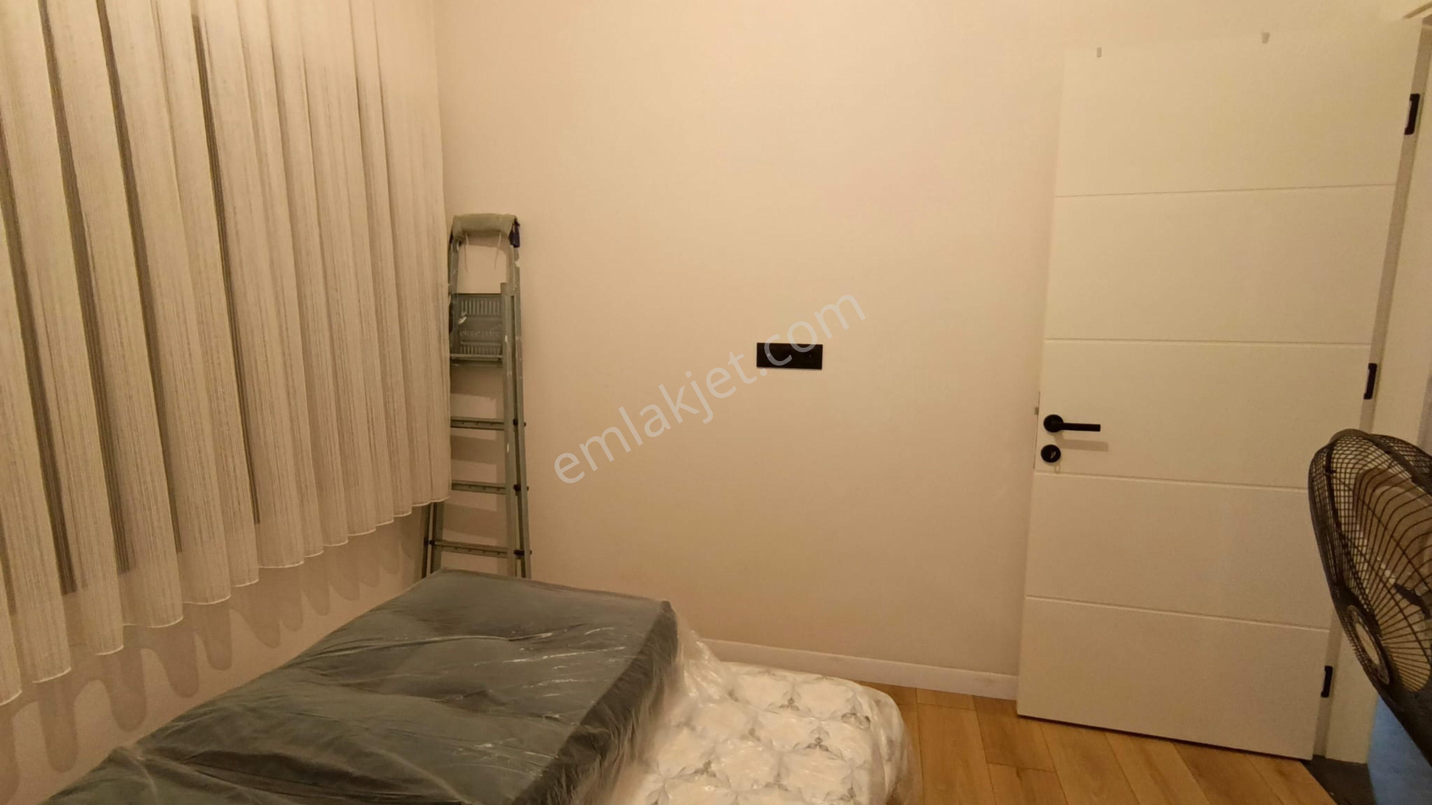 Sahil Siteleri Yolun Altında Köşe İkiz Villa - Görsel 24