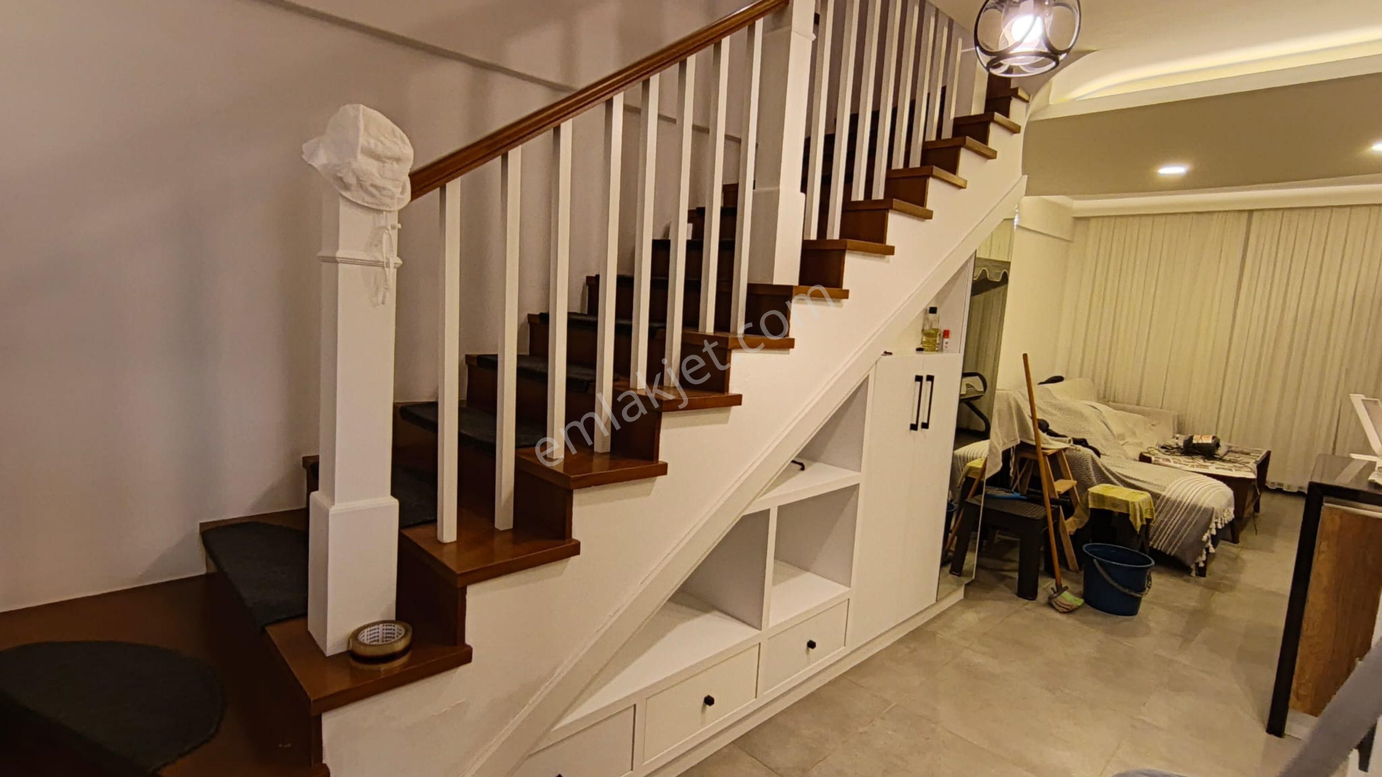 Sahil Siteleri Yolun Altında Köşe İkiz Villa - Görsel 12