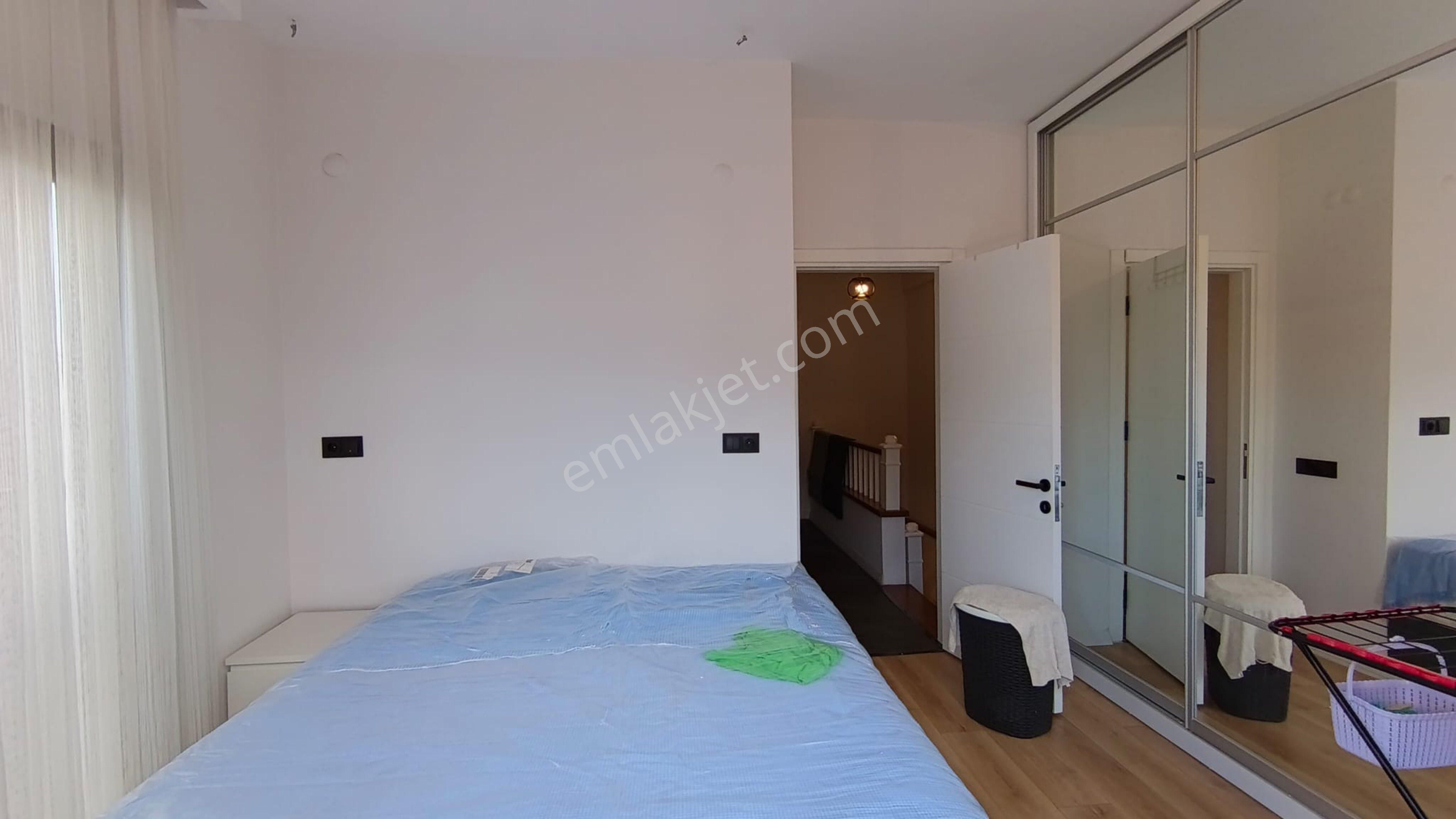 Sahil Siteleri Yolun Altında Köşe İkiz Villa - Görsel 26