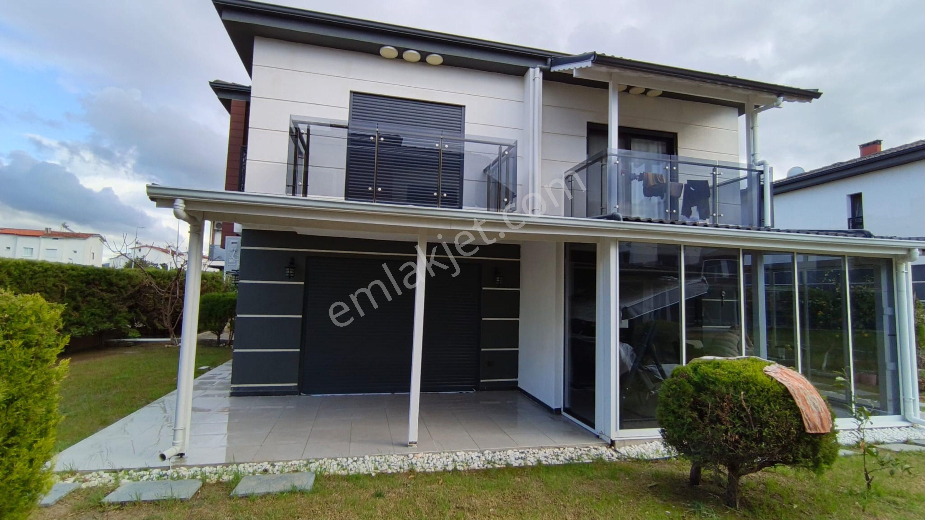 Sahil Siteleri Yolun Altında Köşe İkiz Villa - Görsel 2