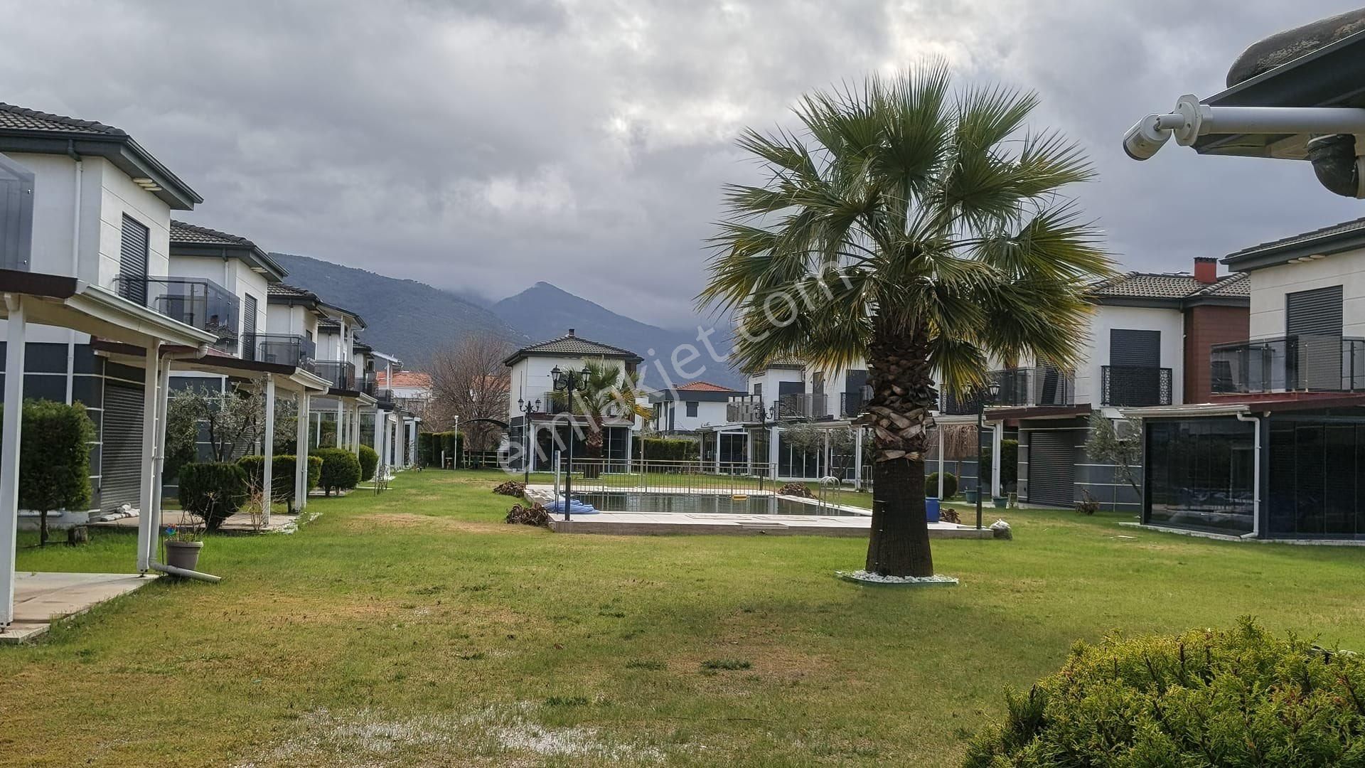 Sahil Siteleri Yolun Altında Köşe İkiz Villa - Görsel 6