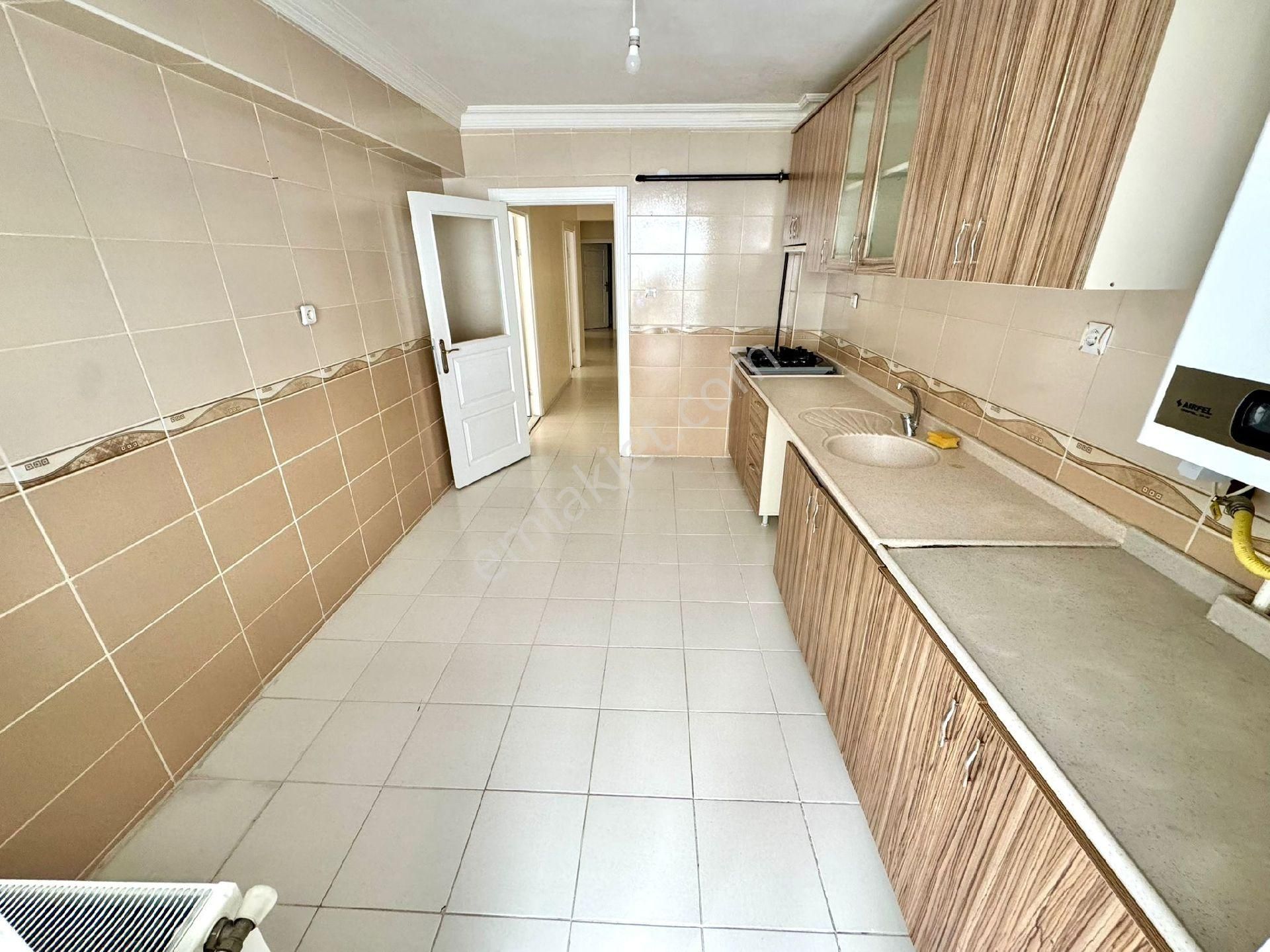 Karapürçek Mah Satılık 3+1 Kat Konumlu Asansörlü Yüksek Kot Uçaklı Park Mevkii - Görsel 3