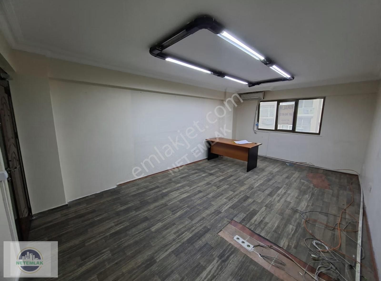 Metro Ve Metrobüse Yakın Şirin Evler Meydanda Ofis Büro - Görsel 3