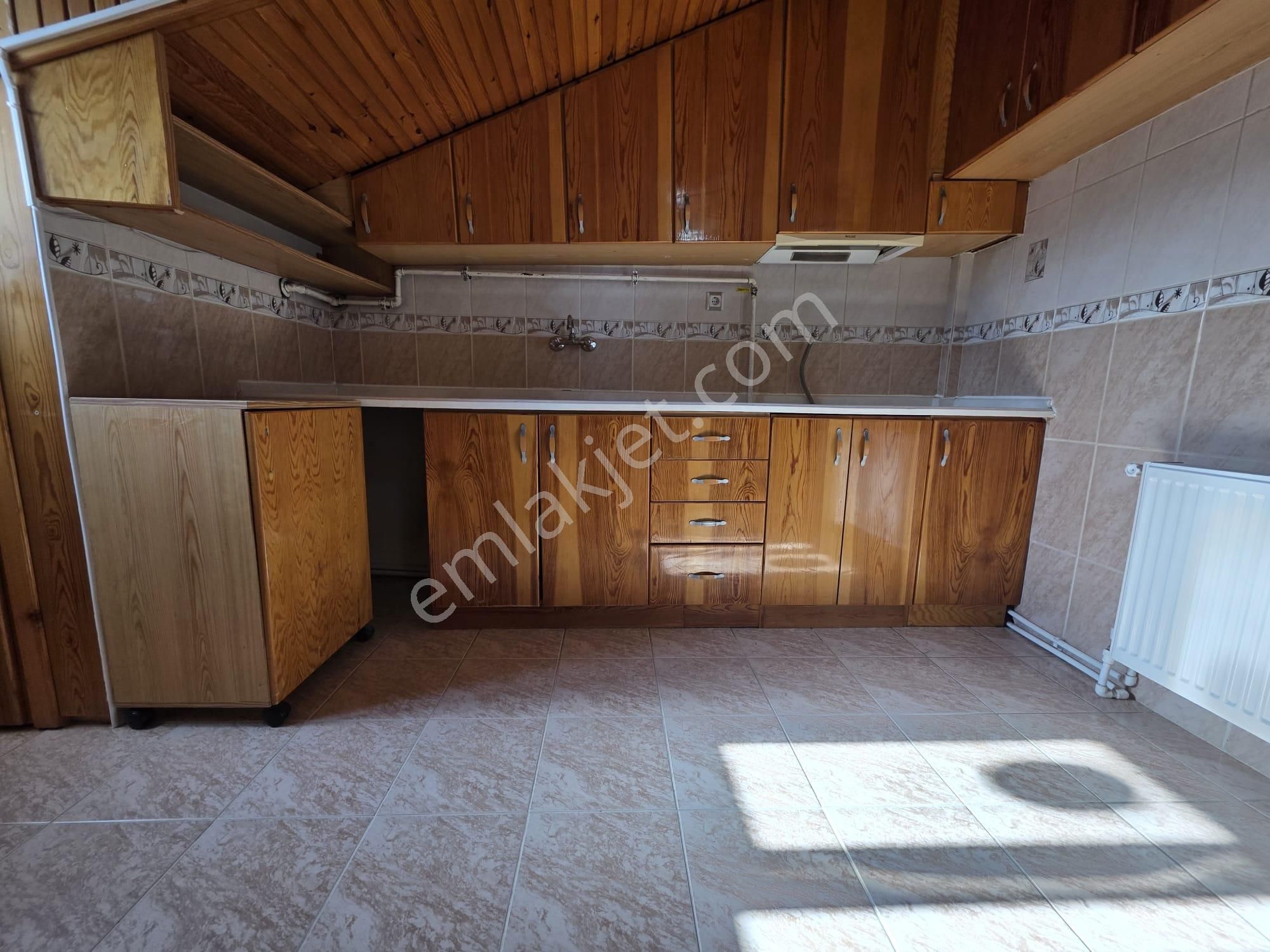 Muratdede'de Merkezi Konumda Kiralık 3+1 Daire - Görsel 12