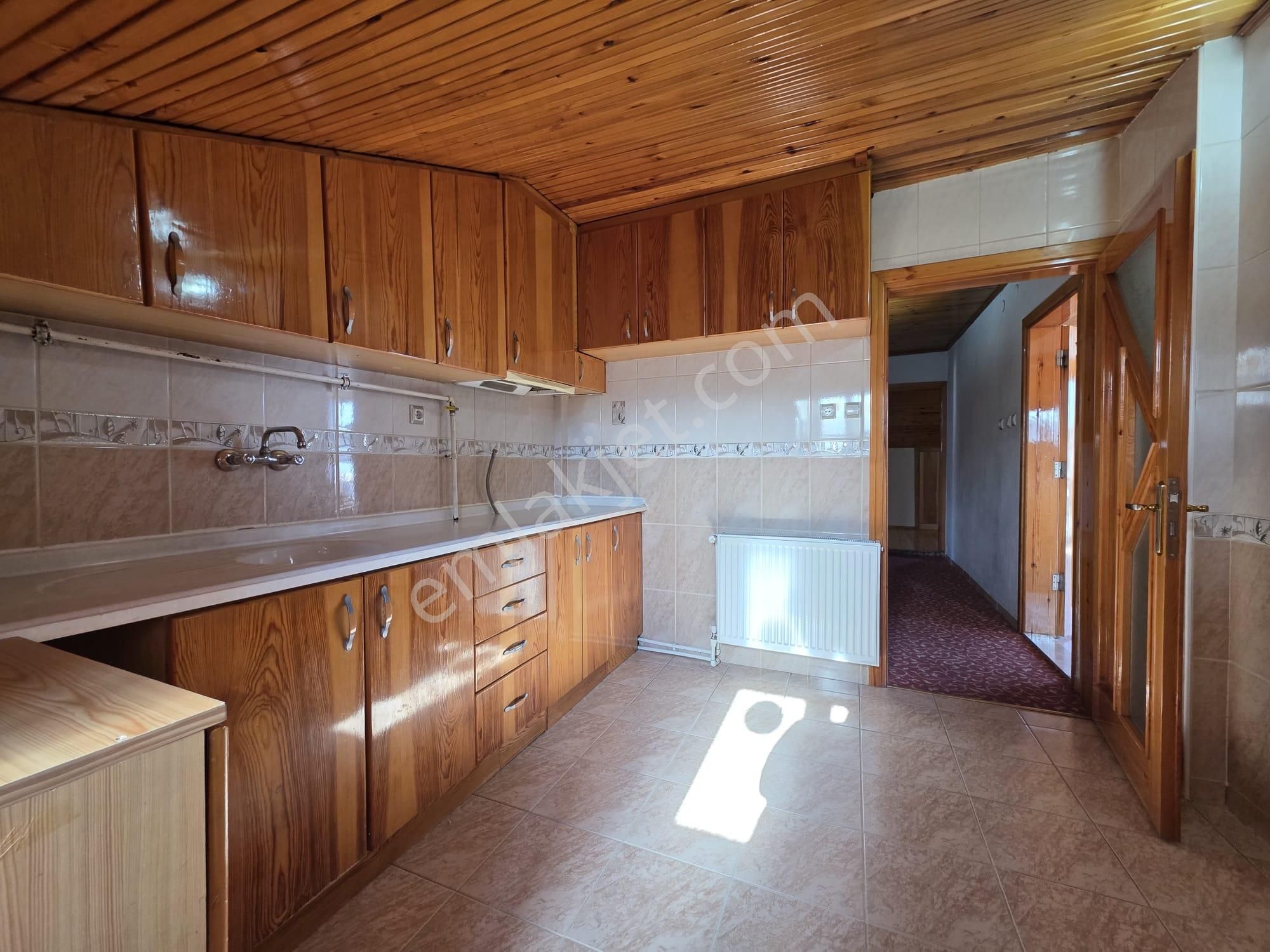 Muratdede'de Merkezi Konumda Kiralık 3+1 Daire - Görsel 3