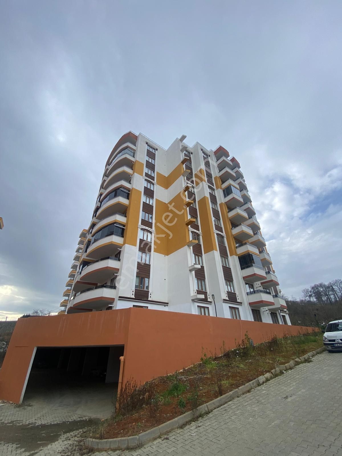 Trabzon Yalıncak'ta Satılık 2+1 Eşyalı Daire