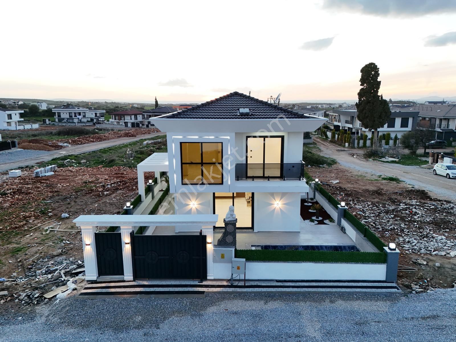 Didim Hisar Mah.satılık 3+1 Havuzlu,bahçeli Sıfır Villa