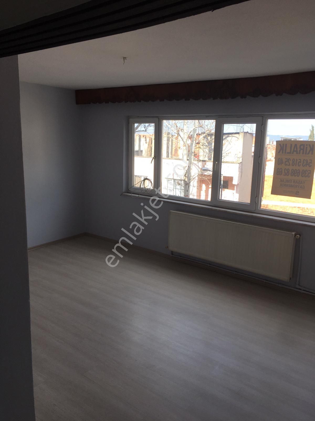 Beyazıt Mahallesinde Geniş Ve Güzel Konumlu 2+1 Kiralık Daire