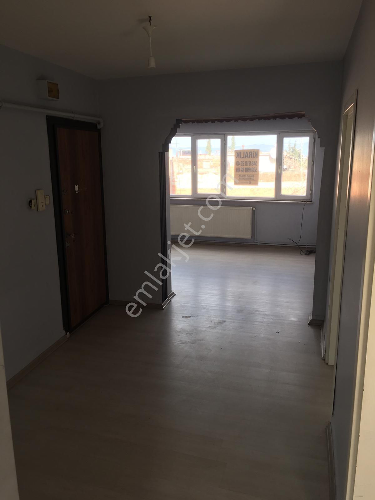 Beyazıt Mahallesinde Geniş Ve Güzel Konumlu 2+1 Kiralık Daire - Görsel 3