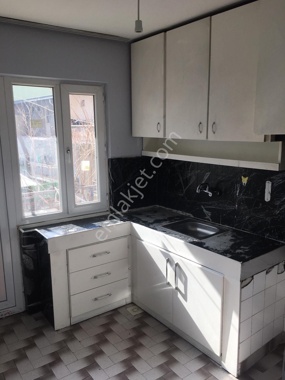 Beyazıt Mahallesinde Geniş Ve Güzel Konumlu 2+1 Kiralık Daire - Görsel 8