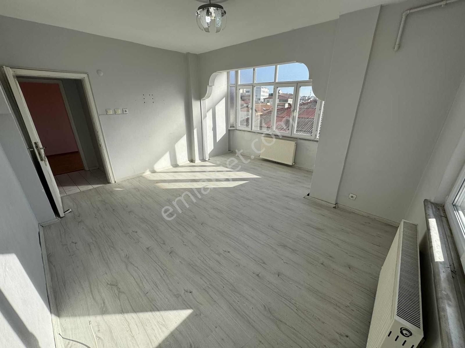 Cumhuriyet Mah Zengin Caddesi Ön Cephe 2+1 Geniş Satılık Daire - Görsel 3