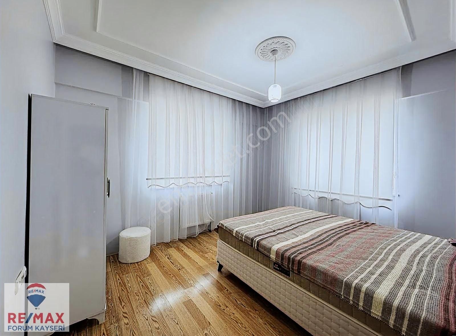 Zümrüt Mahallesinde Cadde Üzerinde Satılık 3+1 Daire - Görsel 11