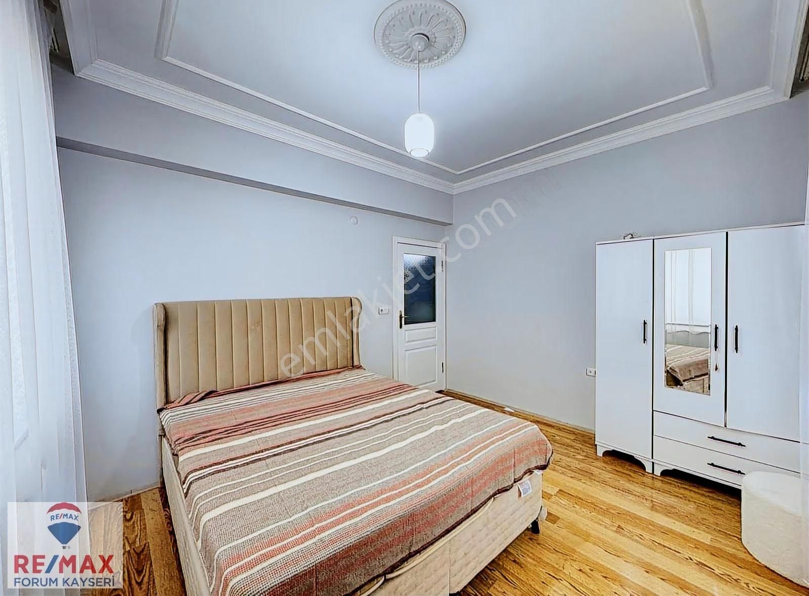 Zümrüt Mahallesinde Cadde Üzerinde Satılık 3+1 Daire - Görsel 10