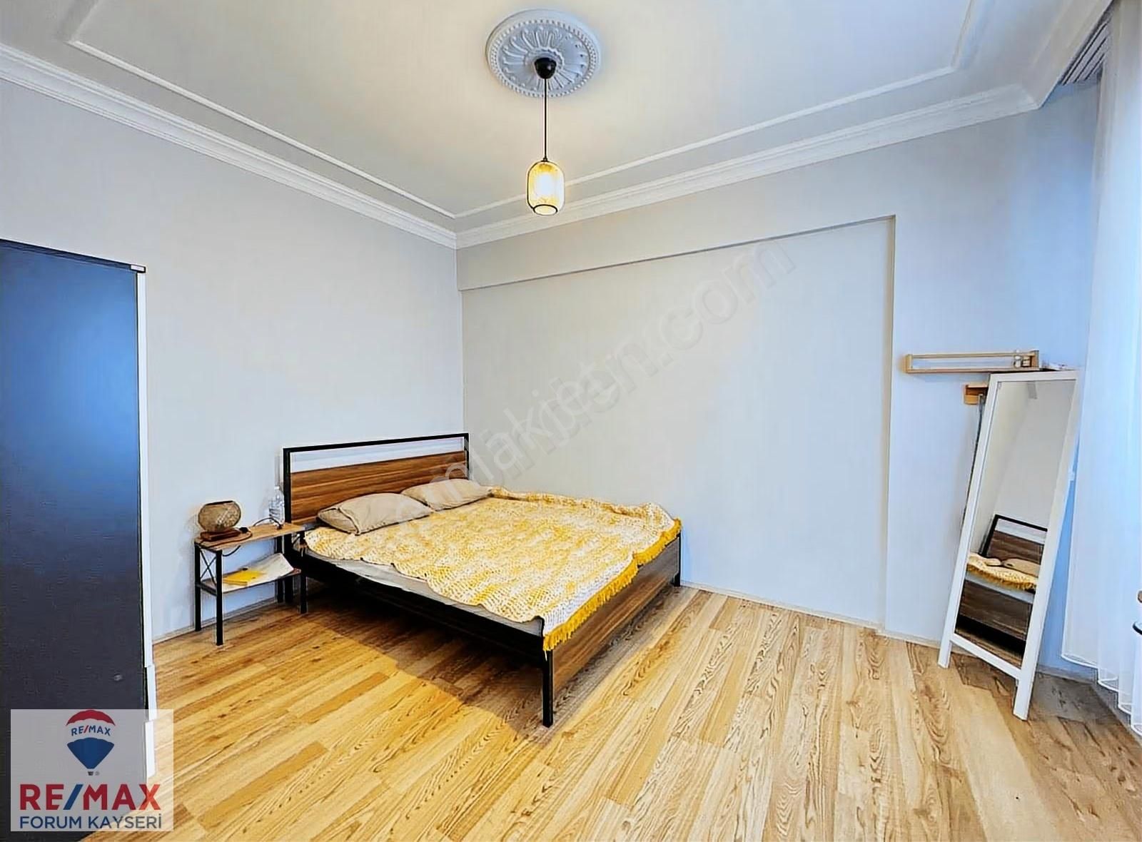 Zümrüt Mahallesinde Cadde Üzerinde Satılık 3+1 Daire - Görsel 13