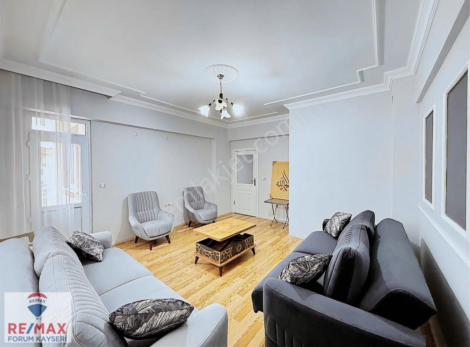 Zümrüt Mahallesinde Cadde Üzerinde Satılık 3+1 Daire - Görsel 3