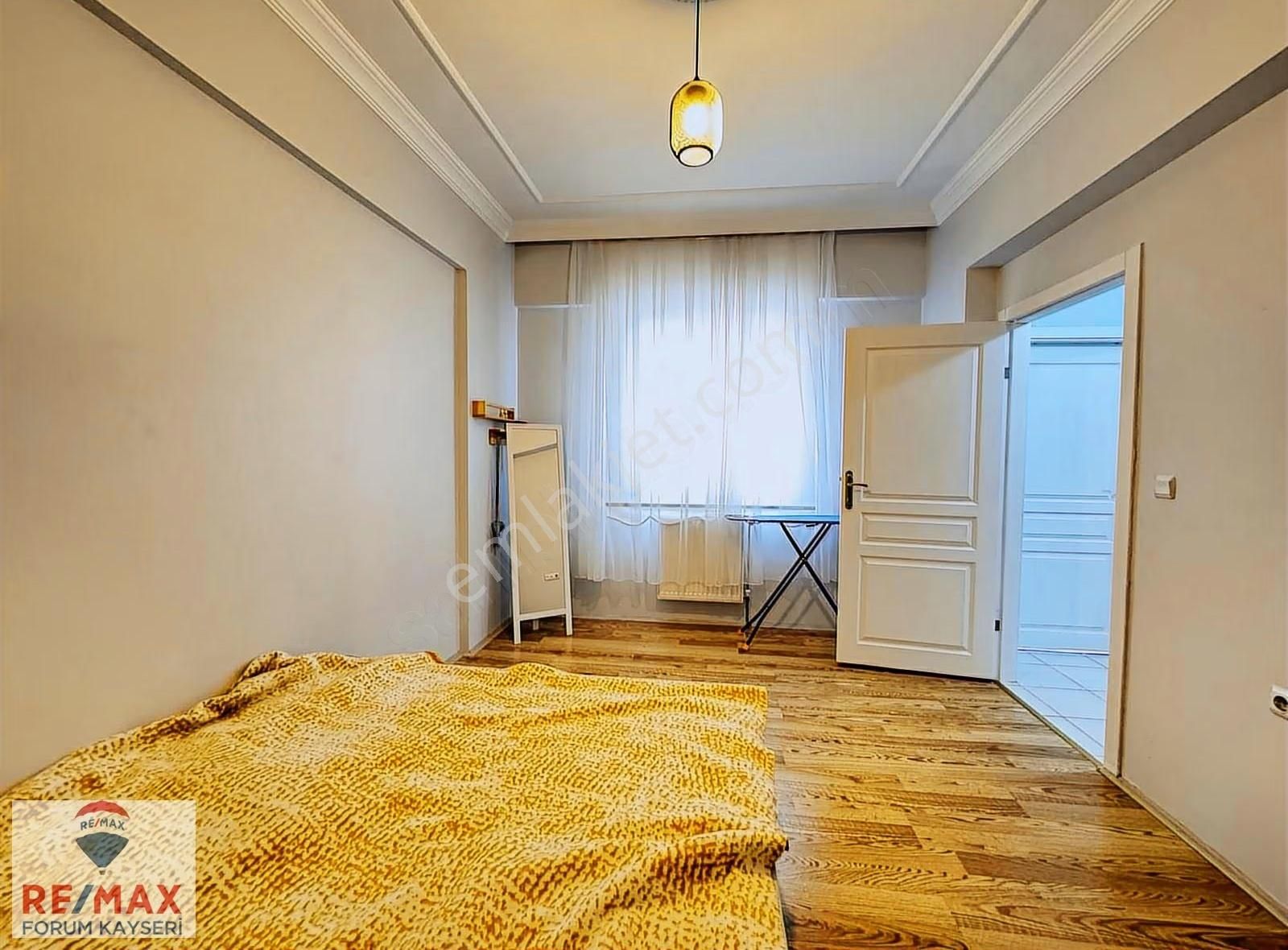 Zümrüt Mahallesinde Cadde Üzerinde Satılık 3+1 Daire - Görsel 19