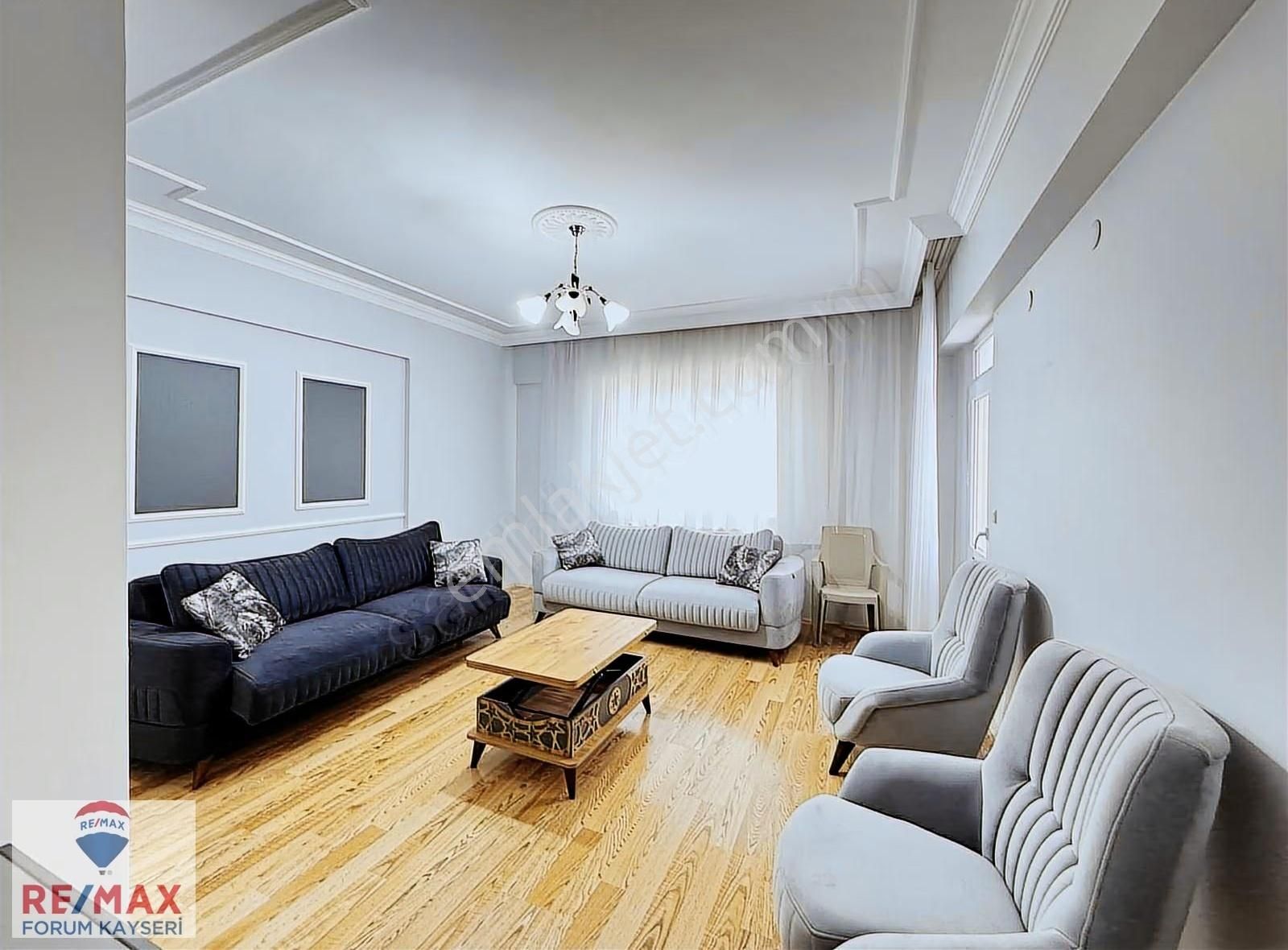 Zümrüt Mahallesinde Cadde Üzerinde Satılık 3+1 Daire - Görsel 12