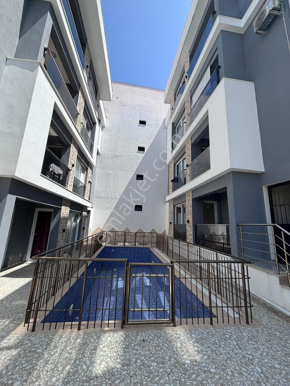 ‎🏡 Davutlar Merkez’de Havuzlu 3+1 Konforlu Yaşam Fırsatı