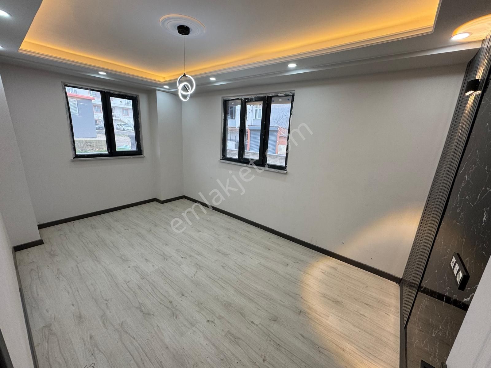 Mevlana Mah Okullar Bölgesinde 2+1 Ön Cephe Giriş Kat Daire - Görsel 3