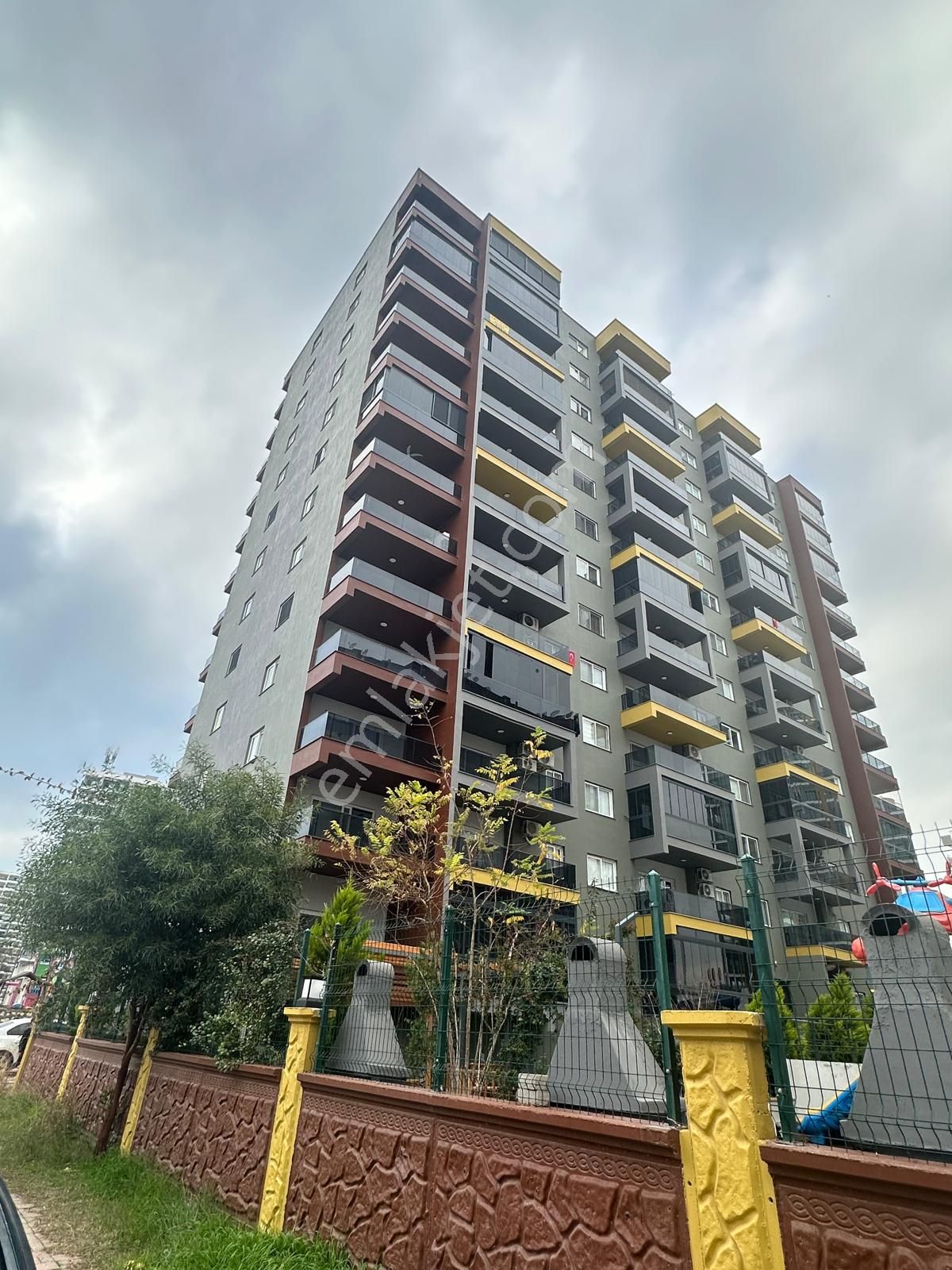 Denize Yakın, Havuzlu Sitede Sıfır 3+1 Daire