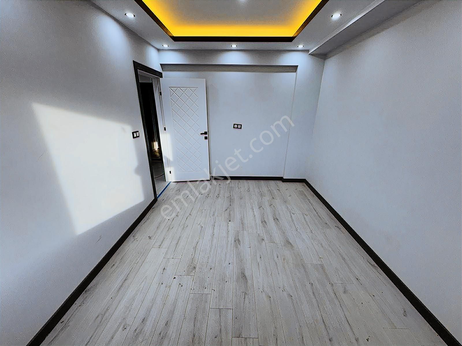 Mevlana Mah Okullar Bölgesinde 1+1 Ön Cephe Giriş Kat Daire - Görsel 14