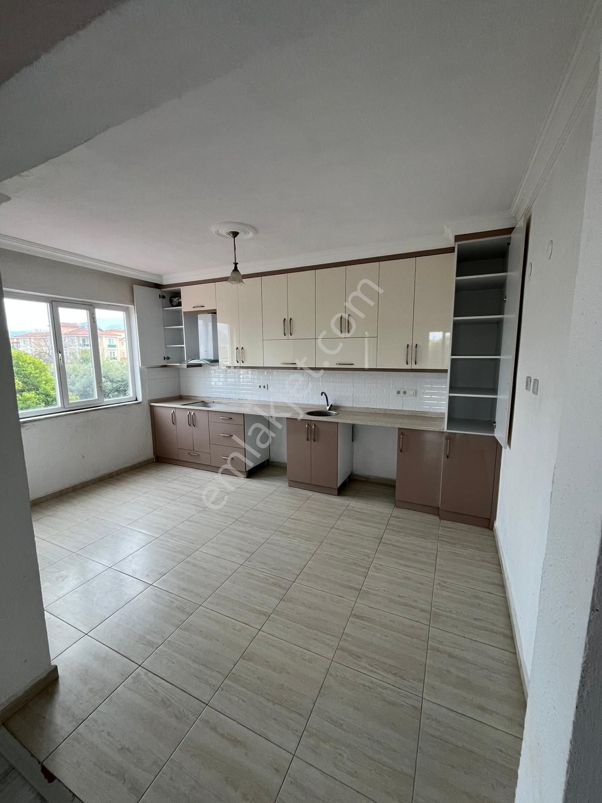 Stop’tan Karaçalı’da *geniş* 3+1 Kiralık Daire