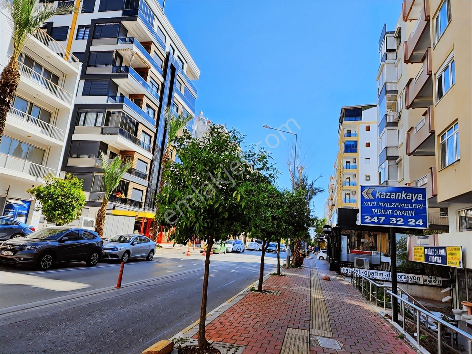 Bahçelievler Teomanpaşa Cad. De Satılık 120 M2 Köşe Dükkan - Görsel 2
